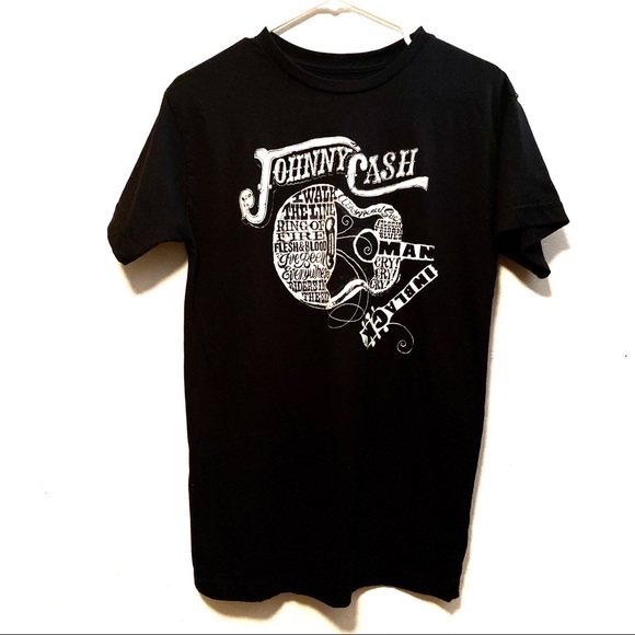 Tops - Johnny Cash | Man in black tee shirt | XL